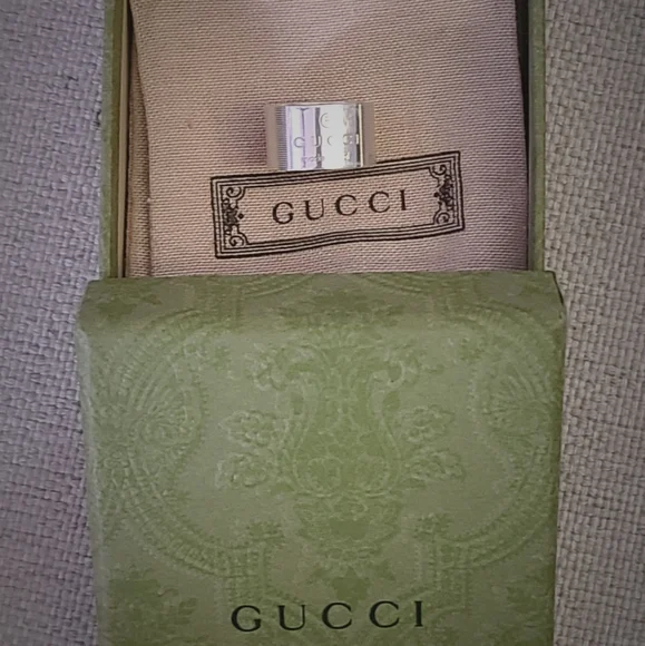 GUCCI STERLING SILVER SIZE 6 RING.  NEW IN THE ORIGINAL BOX. - Picture 2 of 7